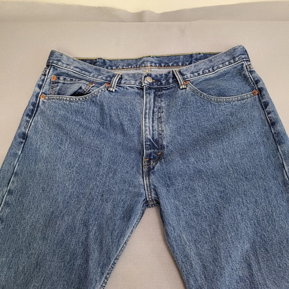 Levi's 505 Denim Blue Jeans Medium Wash Straight Leg Men's 38 X 32